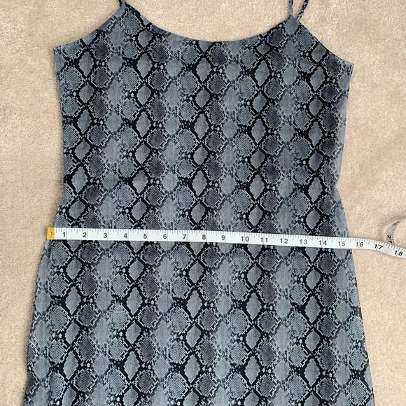 👗3/$50👗 Summer dress long with snake print - Picture 8 of 10